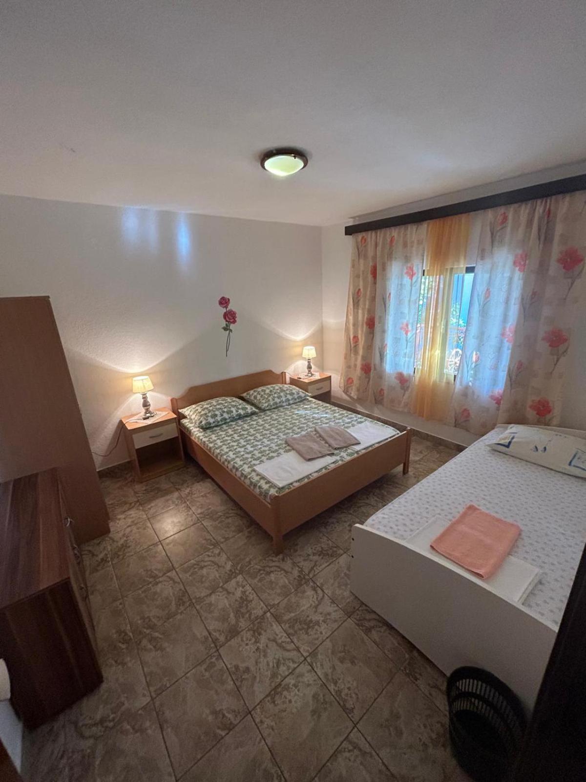 Apartmani Mate Vrban カルロバッグ エクステリア 写真